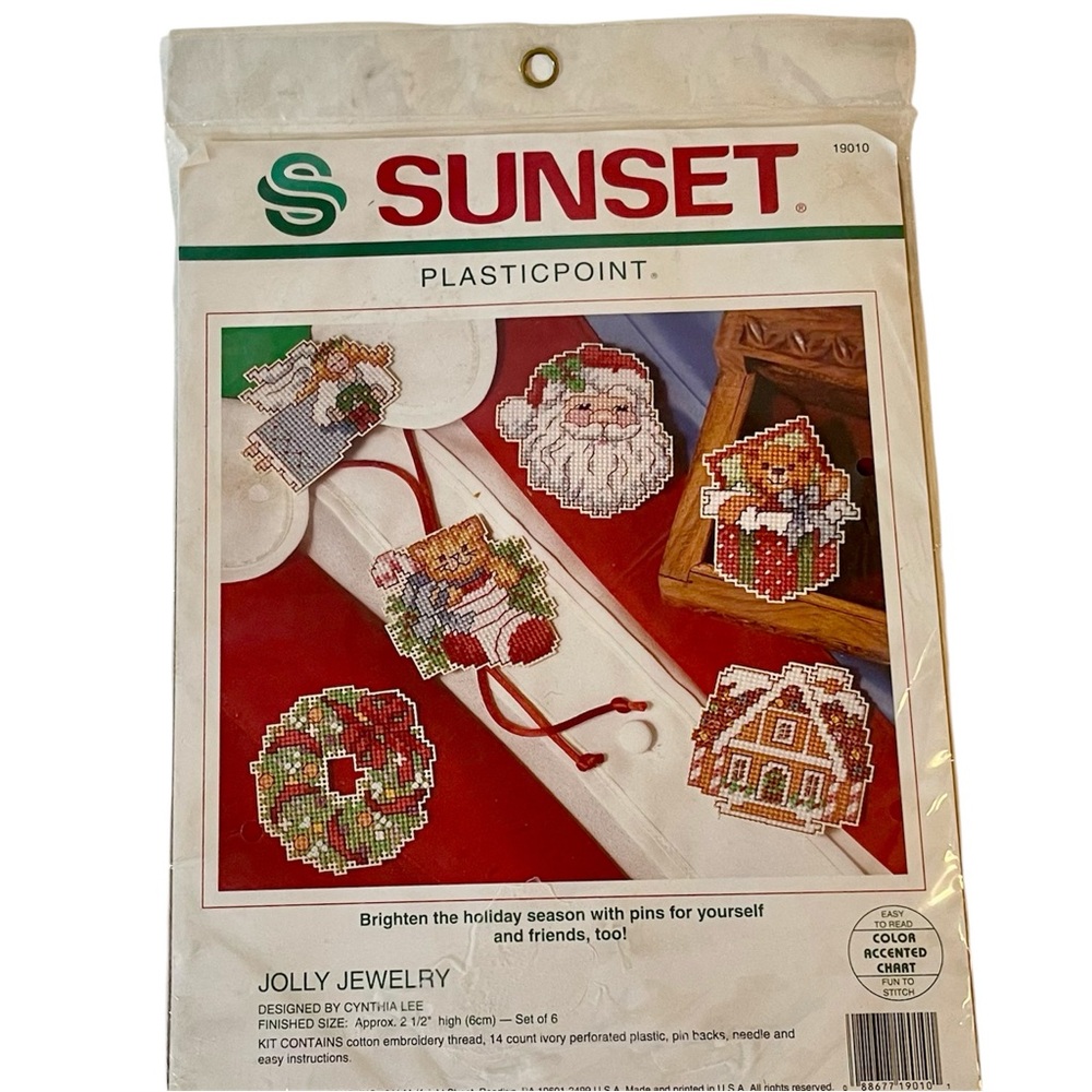 Needlepoint Kit Christmas Jewelry Pin Making Plastic Point Sunset Vintage 1992